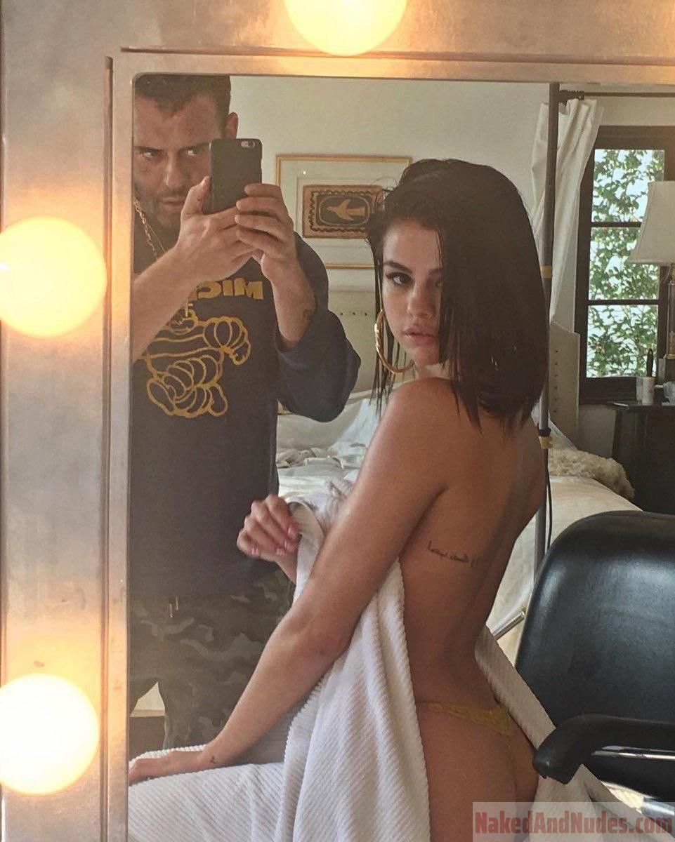 Naked Selena Gomez