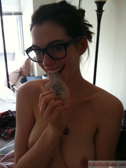 Anne Hathaway leaked photo