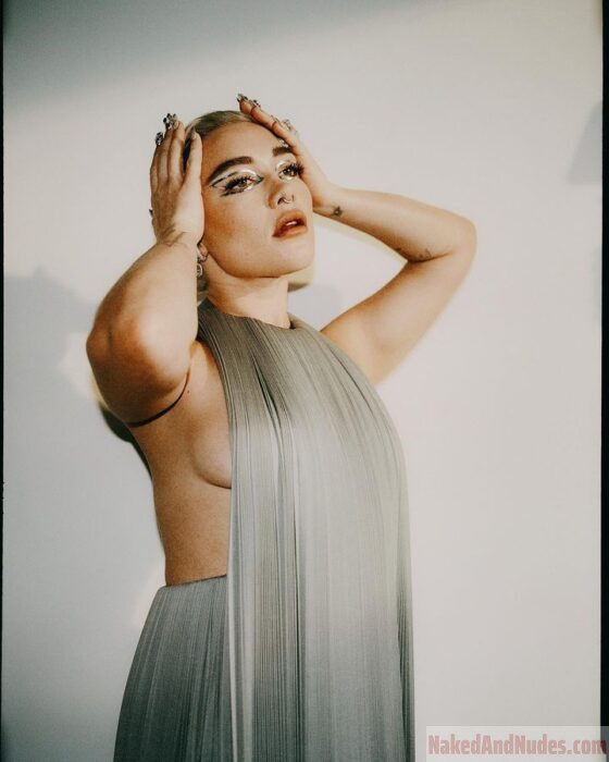 boobs of Florence Pugh